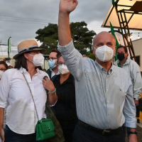 Former President Figueres takes early lead in Costa Rica polls