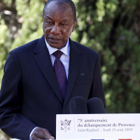 Army colonel on Guinean TV says govt dissolved, borders shut