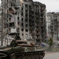 Russian forces make advances on Ukrainian strongholds in east