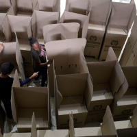 Former guerilla closes in on presidency as Colombians head to polls
