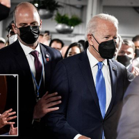 Chaos as Biden ignores Manchin questions during COP26 walk