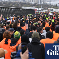 What do we know about the protests in Melbourne, and how did the numbers grow?