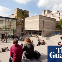 Students in England irate over reports of early loans repayment