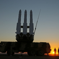 Iran kicks off air-defense drills in country’s central desert, aiming to boost combat readiness (VIDEO) — RT World News