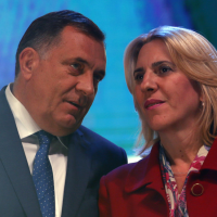 UK sanctions target Bosnian-Serb leaders  —  RT World News