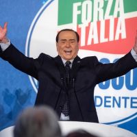 Italy’s Berlusconi woos TikTok with joke about himself  —  RT World News