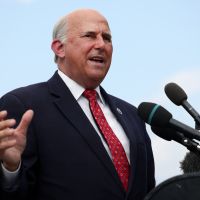 Texas Congressman Presents Released Jan. 6 Prisoner With Flag That Flew Over US Capitol