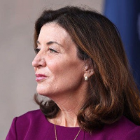 Billionaire Linked to Russian Oligarchs Is Major Donor to NY Gov. Hochul