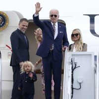 Biden begins summer vacation with family in South Carolina - Breitbart
