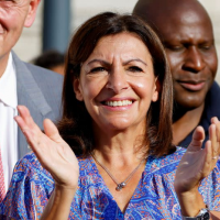 Socialist Paris mayor enters race for French presidency