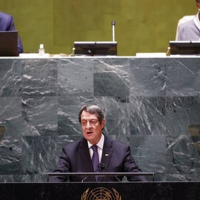 With lunch invite, UN chief tries to restart Cyprus talks