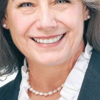 Which candidates are being backed by suburban megadonors Richard and Elizabeth Uihlein?