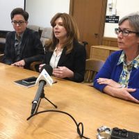 Independent Oregon gubernatorial hopeful surges as Republican avoids Trump links