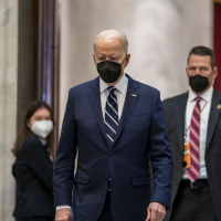 Editorial: Free N95 masks and COVID tests to Americans? It’s about time