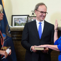 Kathy Hochul sworn in as 1st female New York governor