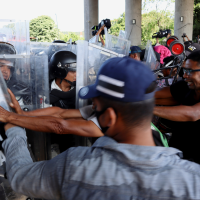 2,000-Person Caravan Surges Past Mexican Riot Police Near Guatemala Border