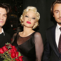 Pamela Anderson received support from her sons during her Broadway debut