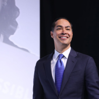 Julián Castro believes Beto O’Rourke has a shot at beating Greg Abbott