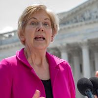 Warren calls on HHS to provide access to voter registration services through health insurance applications