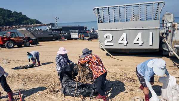 As Missiles Fall, Generations Split on Taiwan’s Relationship With China