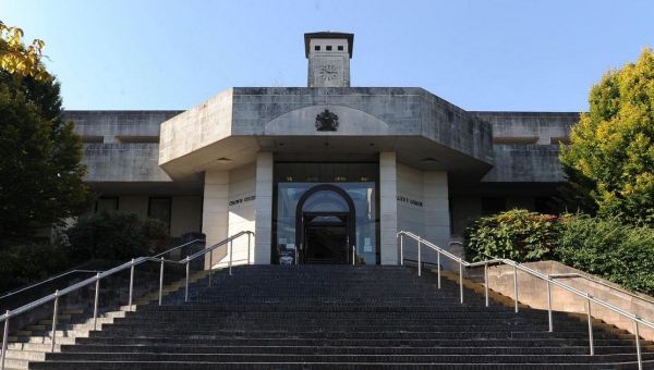 Criminal barristers go on strike over pay rate set by government