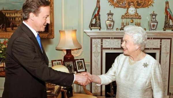 Alex Salmond claims Queen said David Cameron should get ‘six of best’