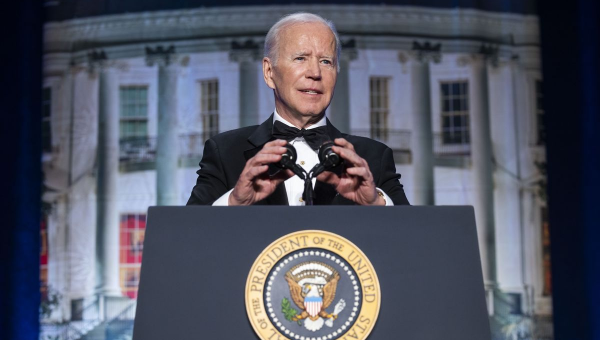 Biden Attends Correspondents' Dinner as Virus Stalks Washington