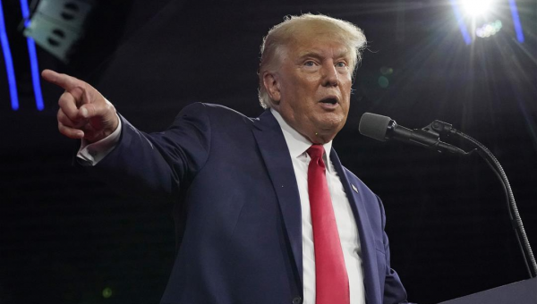 Trump Plane Made Emergency Landing After Engine Failure