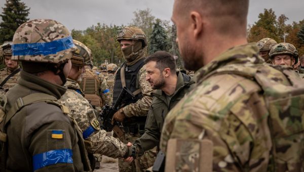 Zelensky Visits a City Just Miles From the Front, Underscoring Ukraine’s Gains