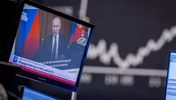 Suspicious anti-Ukraine messages flood in on web