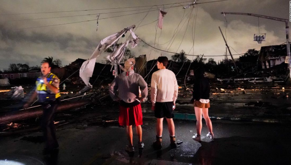 Large tornado causes major damage in New Orleans