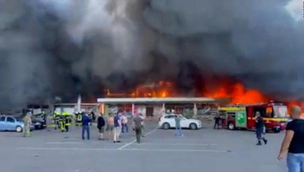 Russian airstrike hits busy shopping mall in central Ukraine