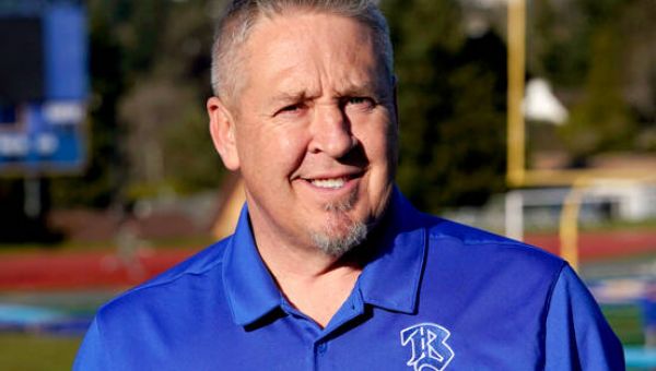Supreme Court sides with Bremerton coach who sought to pray after game | Peninsula Daily News