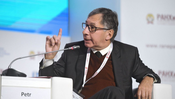 UK Announces “Historic Round Of Sanctions” On Hundreds Of Russian Oligarchs And Putin’s Political Allies