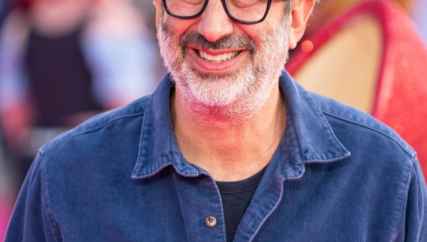 Richard Bacon and David Baddiel among those defending BBC licence fee