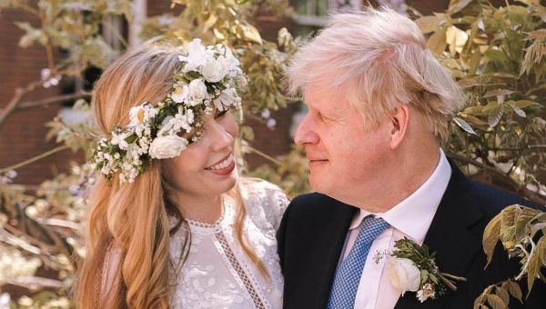 Boris Johnson and wife Carrie to host Chequers wedding party as he clings on