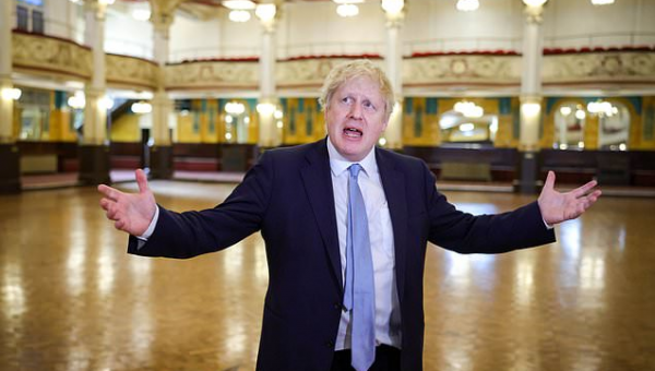 Cabinet ministers give Boris Johnson ’50/50′ chance of staying as PM