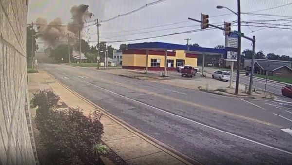 Officials: 3 people dead, 39 homes damaged after house explosion in Evansville