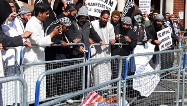 Met reveal how they pinpointed Beatles to counter-EDL demonstration