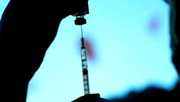 US judge blocks federal worker vaccine mandate