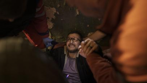 Live Updates | Ukrainian mayor attends pope’s Easter vigil