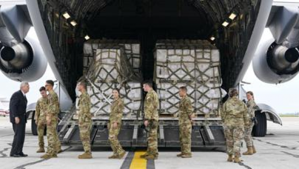 78,000 pounds of infant formula arrives in US