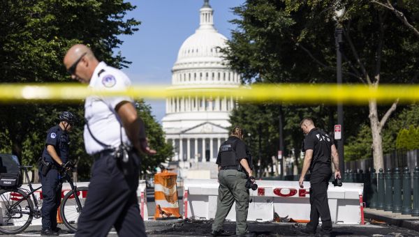 Man shoots himself after crashing car into US Capitol barricade – La Prensa Latina Media