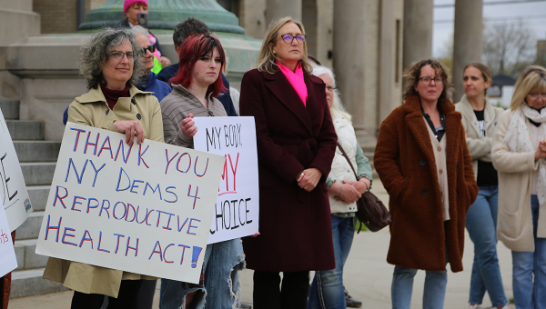 Dozens turn out for Riverhead rally following leak of draft decision to overturn Roe v. Wade – Riverhead News Review
