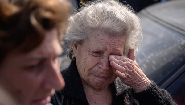 Civilians fleeing besieged Mariupol describe weeks of bombardment