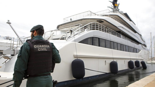 Mon. 10:01 a.m.: US seizes yacht owned by oligarch with close ties to Putin