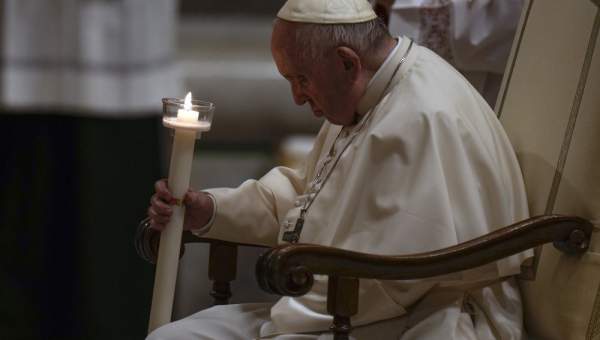 Ukrainian mayor, lawmakers attend Easter vigil at Vatican