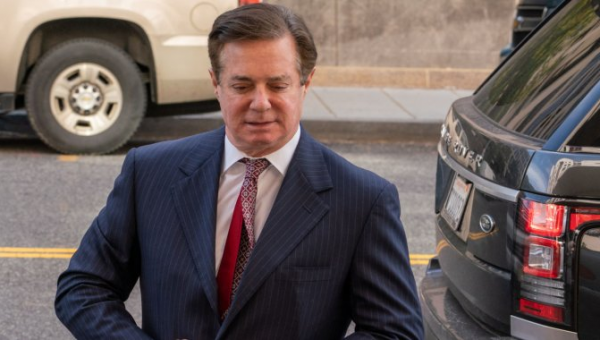 Authorities pull former Trump aide Paul Manafort off plane over passport