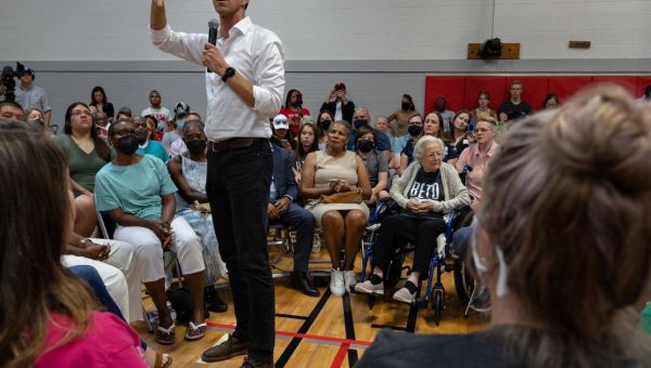 Beto O’Rourke swears at Greg Abbott supporter who heckled him over Uv…