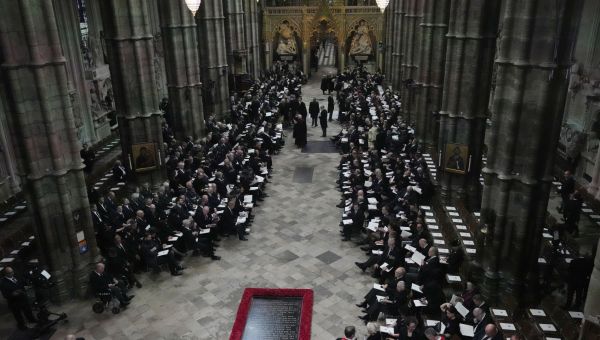 First mourners gather as Westminster Abbey opens with world leaders and foreign royals to join congregation of 2,000